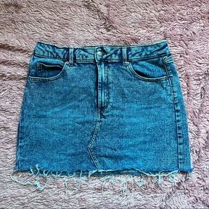 JEAN MINI SKIRT FRAYED ACID WASH